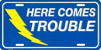 JAK Products Registreringsskylt i Metall. "Here Comes Trouble".